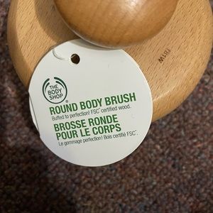New The Body Shop ROUND BODY BRUSH